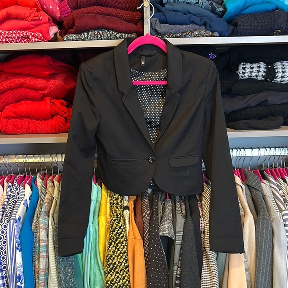 Divided by H&M black one button 2 pocket cropped blazer size 6 - Picture 1 of 4